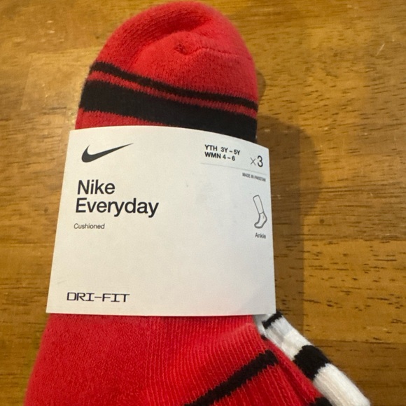 Nike Dri Fit Ankle Socks 3 Pair Red Gray White Small SK0058 958 New With Tags - Picture 2 of 5